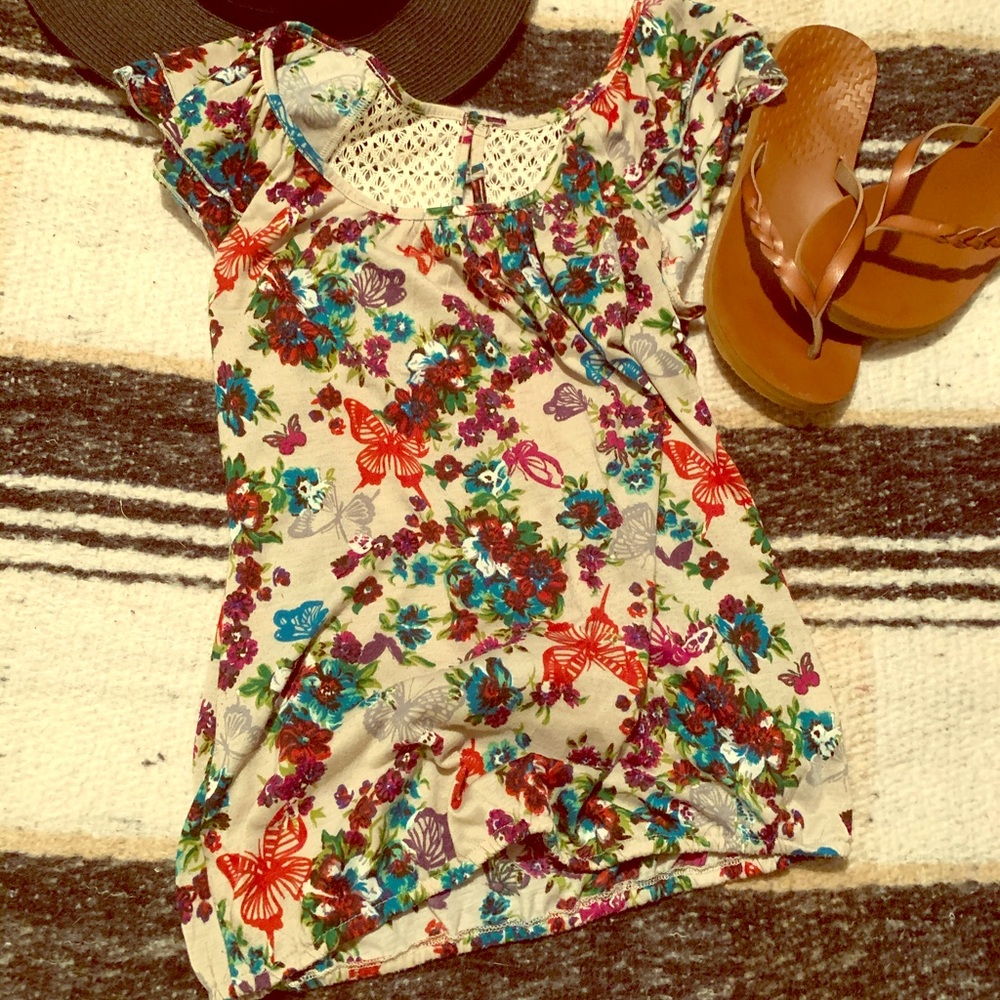 Ladies med butterfly print cap-sleeve summer top